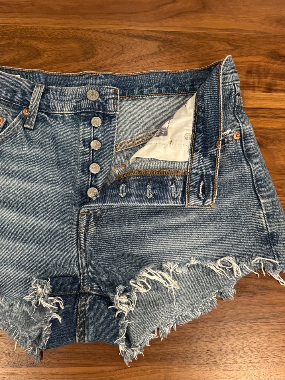 Levi’s 501 Original High Rise Denim Shorts – Size 28 - Picture 2 of 4